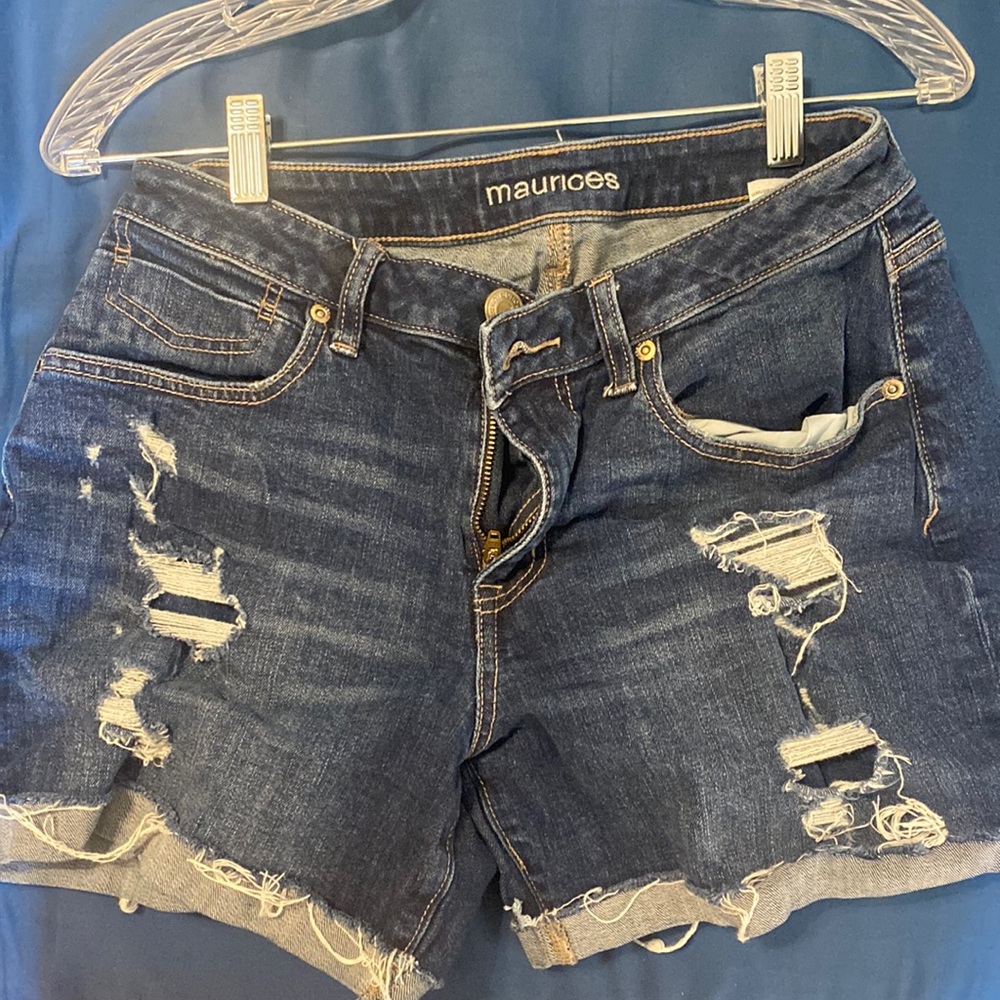 Maurice’s distressed denim shorts size 4